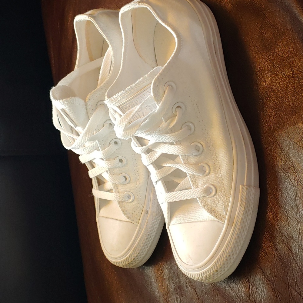 White canvas All Star Converse sneaker mens 5.5 womens 7.5